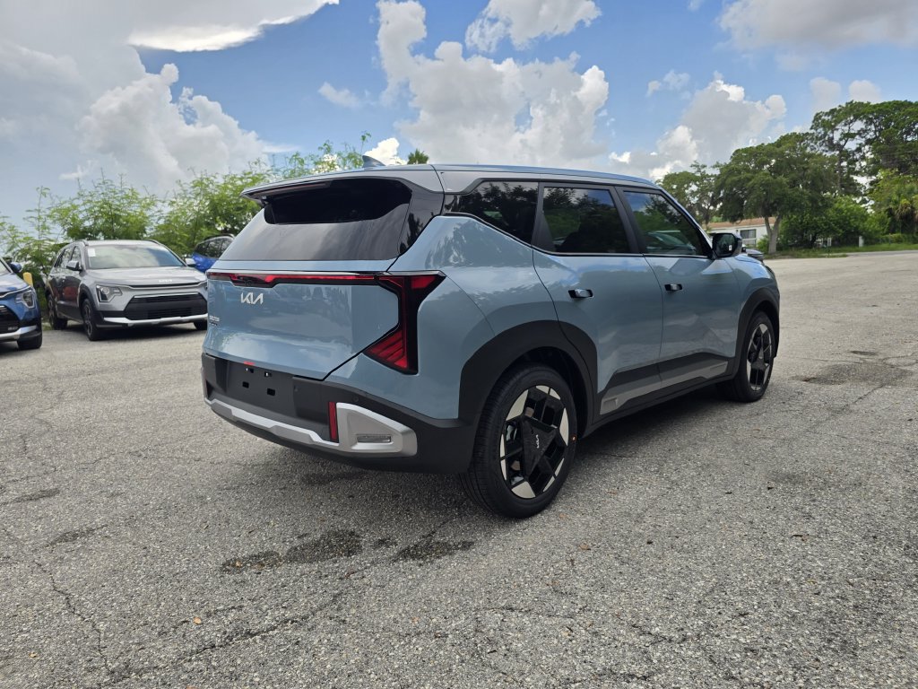New 2027 Kia Seltos S FWD image 8
