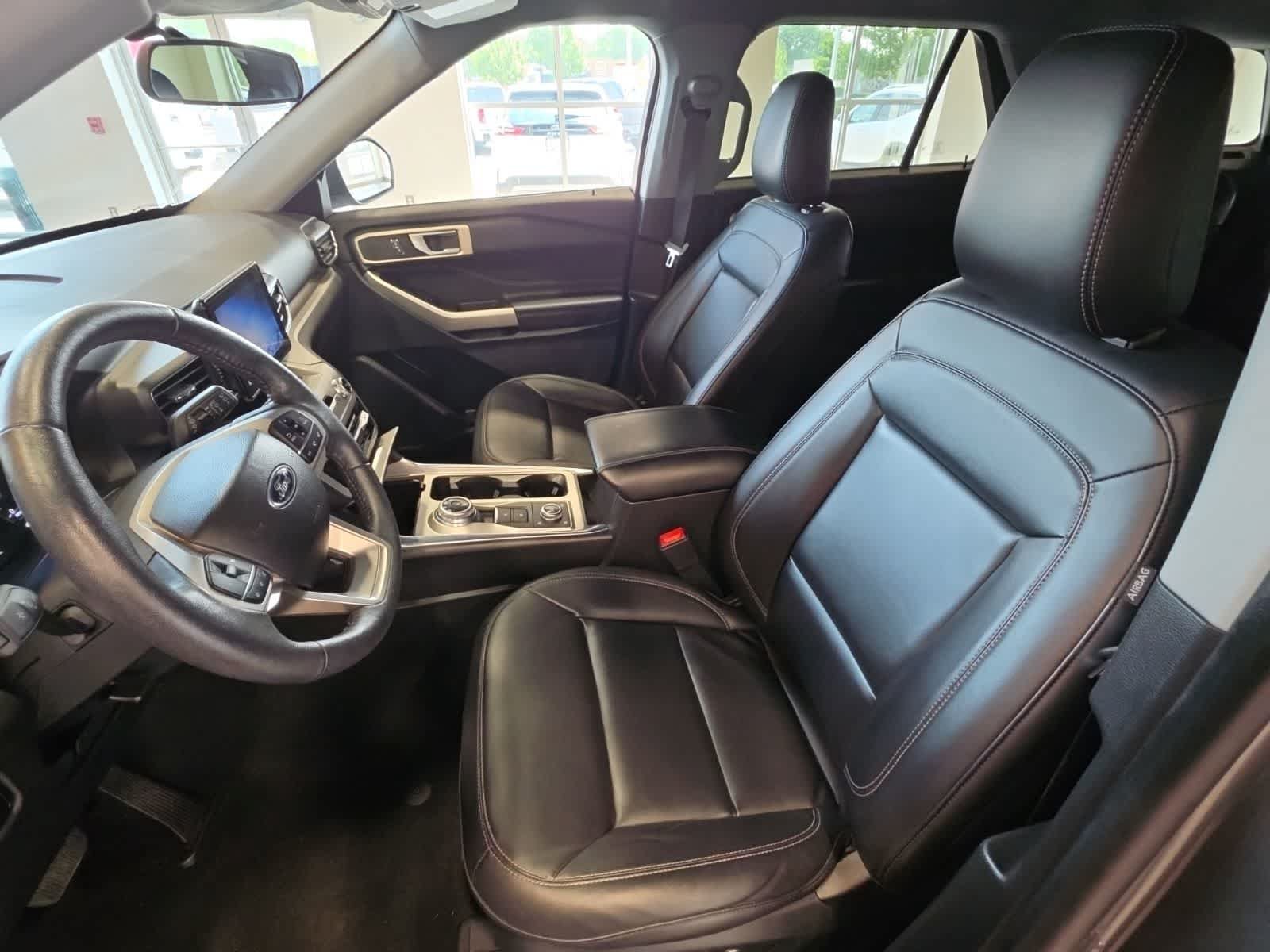Used 2023 Ford Explorer XLT w/ Equipment Group 202A AWD/4WD image 18