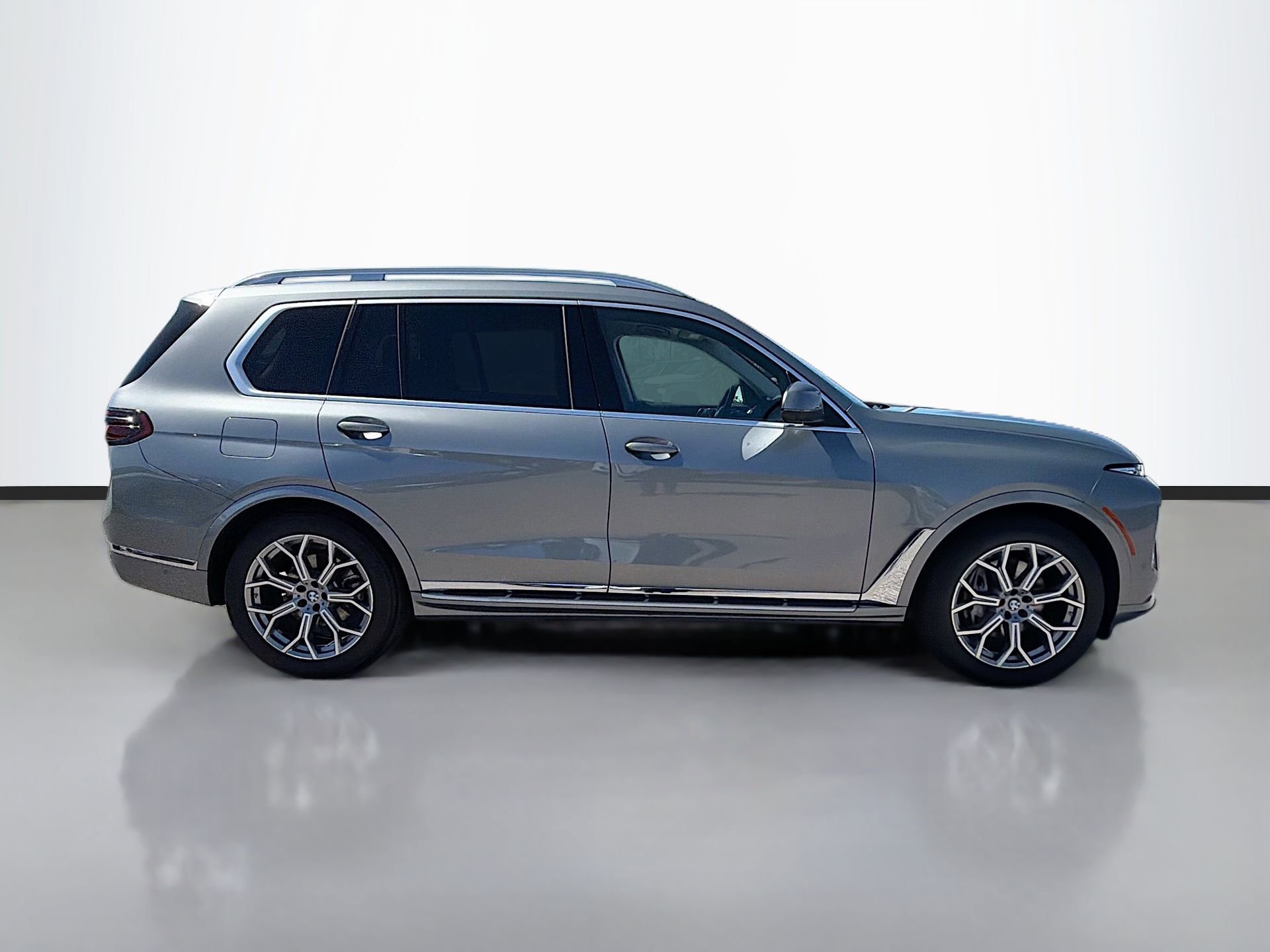 Certified 2025 BMW X7 xDrive40i w/ Premium Package image 3