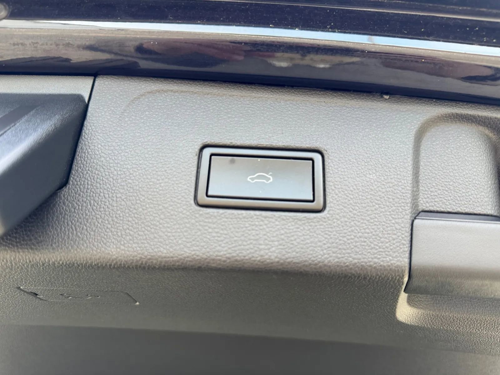 Used 2021 Volkswagen Atlas SE image 30