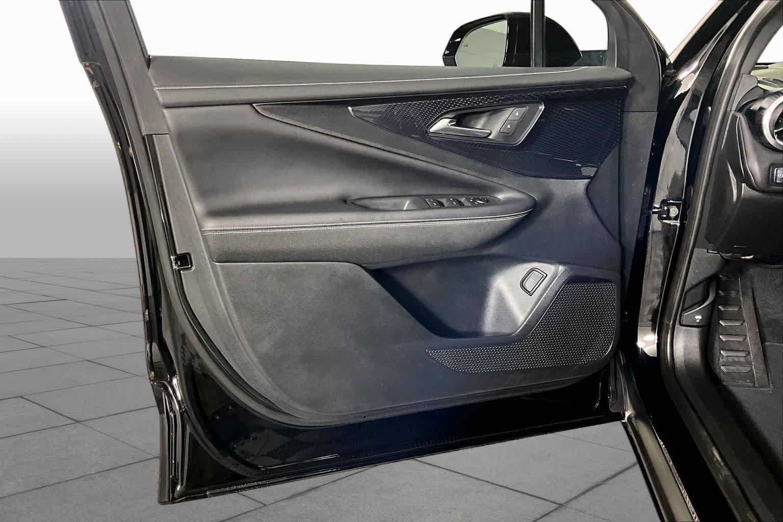 Used 2024 Chevrolet Blazer EV LT AWD/4WD image 18