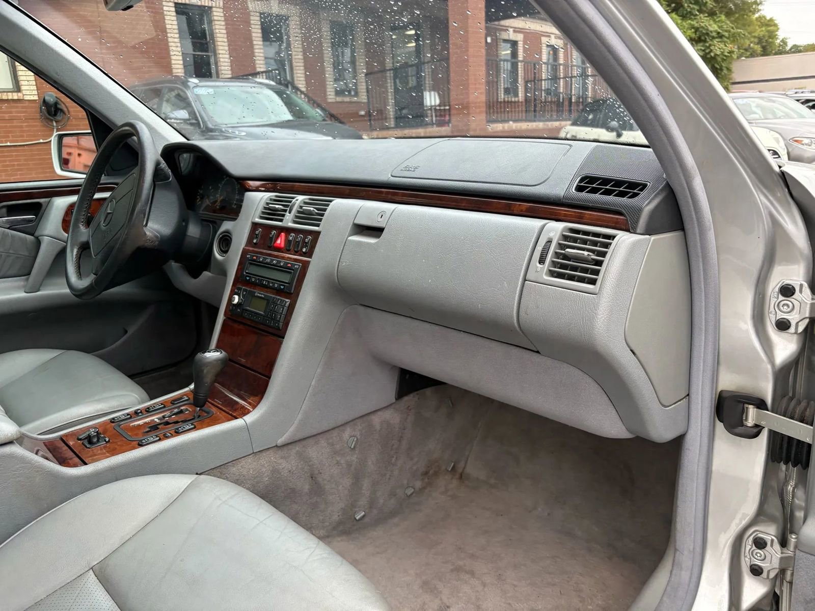 Used 1999 Mercedes-Benz E 320 Sedan image 19