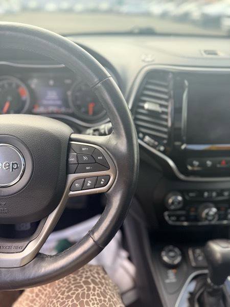 Used 2019 Jeep Cherokee Latitude w/ Popular Appearance Group image 15