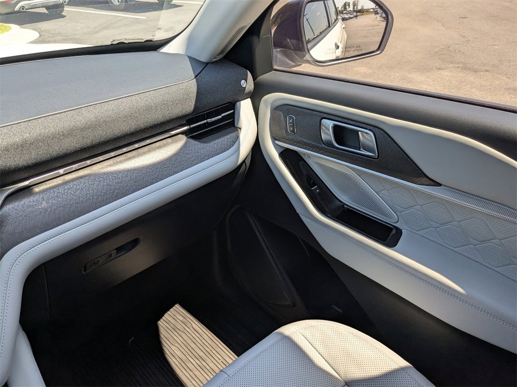 Used 2025 Ford Explorer Platinum w/ Ultimate Package image 14