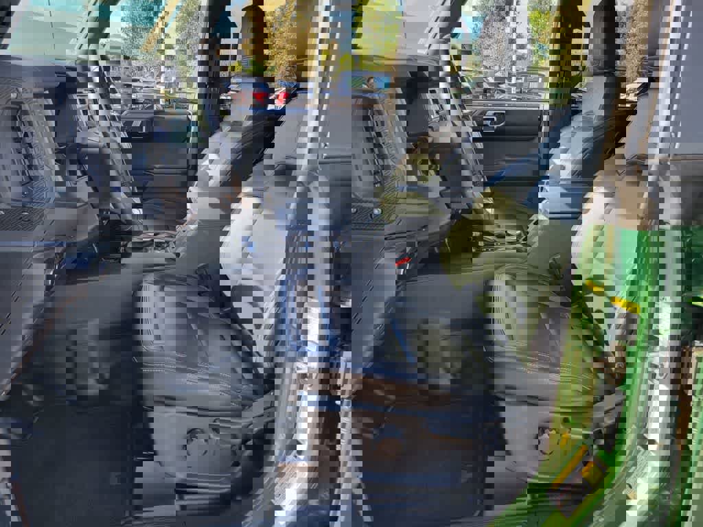 Used 2025 Ford Bronco Badlands image 11