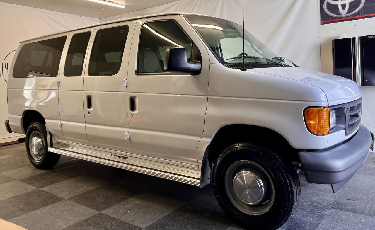 Used 2006 Ford E-350 and Econoline 350 XLT image 8