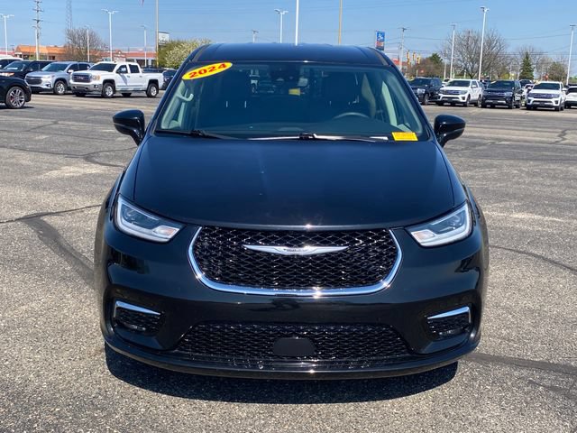Used 2024 Chrysler Pacifica Touring-L FWD video 2