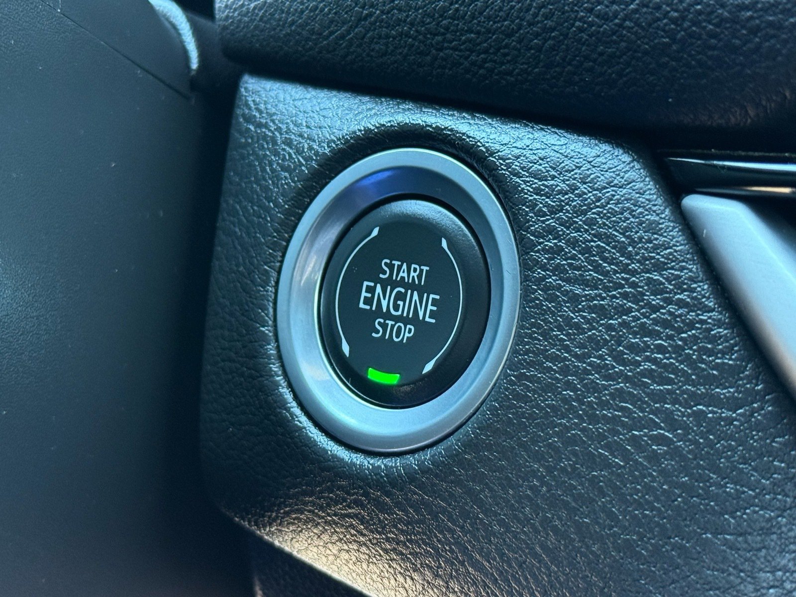 Used 2025 Cadillac XT4 Premium Luxury FWD image 26