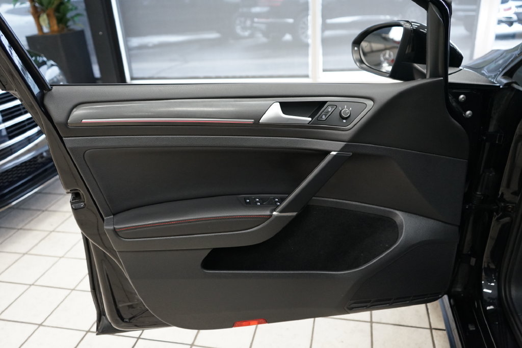 Used 2019 Volkswagen GTI SE FWD image 23