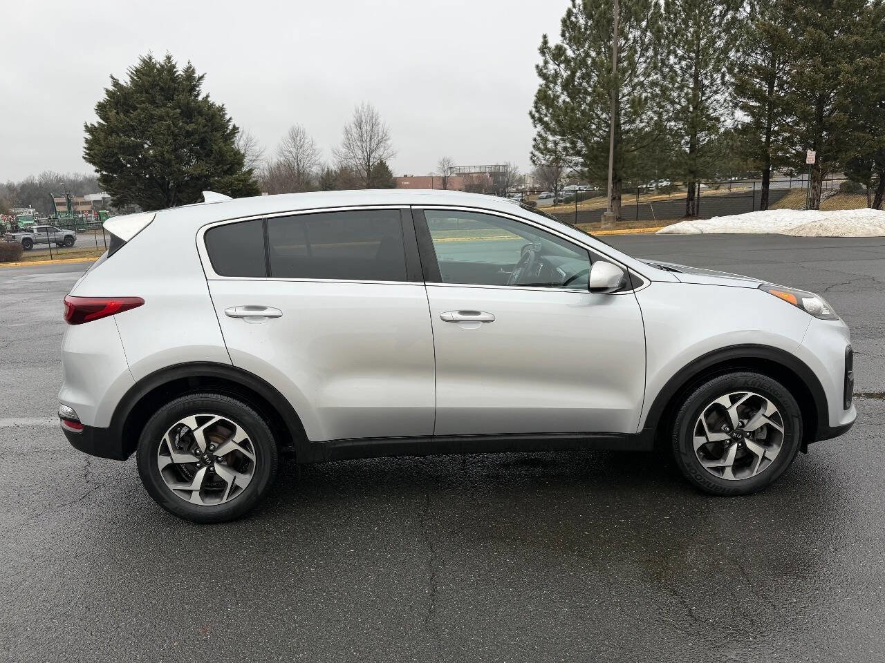Used 2020 Kia Sportage LX FWD image 2