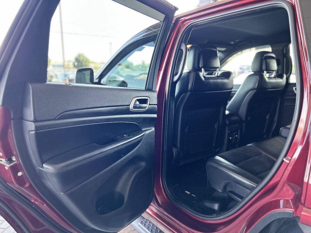 Used 2019 Jeep Grand Cherokee Altitude AWD/4WD image 38