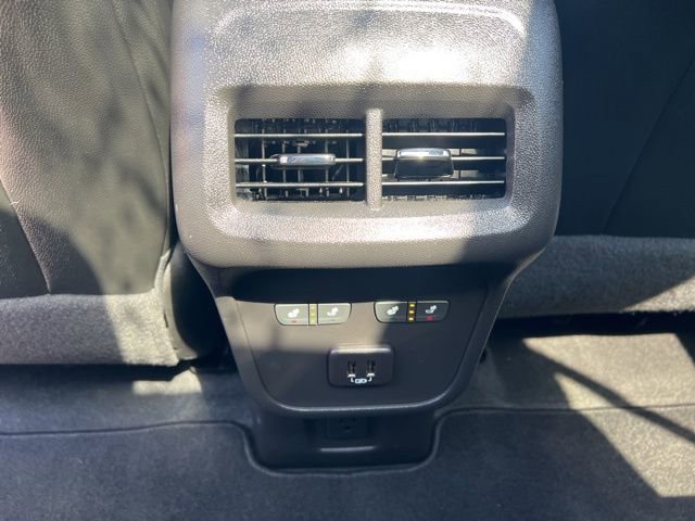 Used 2023 Chevrolet Equinox Premier AWD/4WD image 18