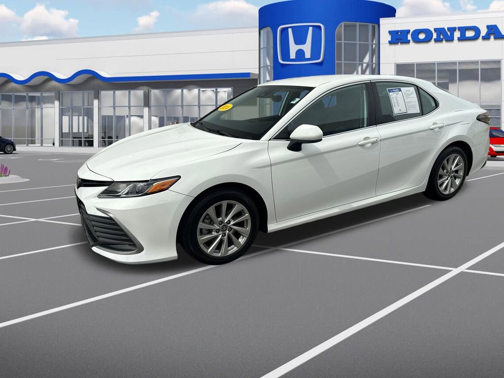Used 2024 Toyota Camry LE image 3