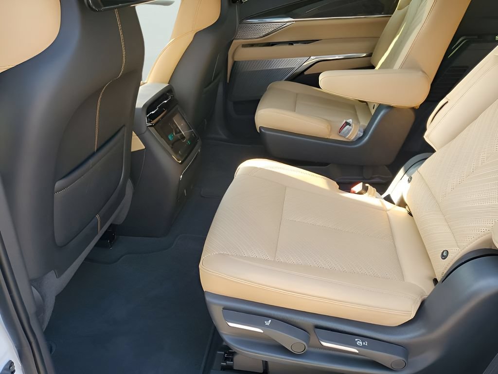 New 2026 Cadillac Escalade IQ Sport 2 w/ LPO, ONYX Package AWD/4WD image 29