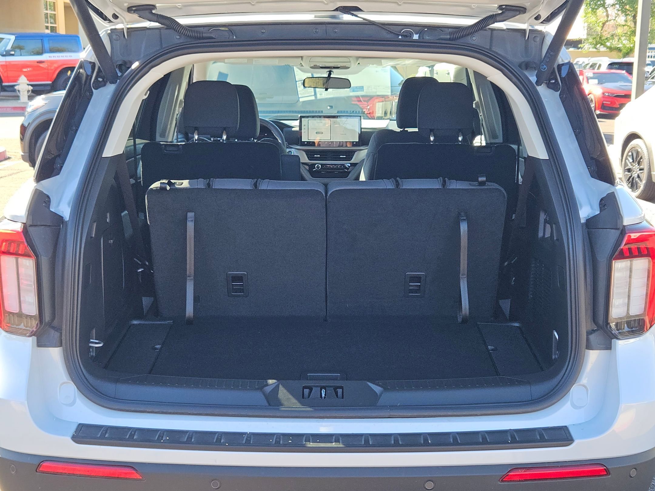 New 2025 Ford Explorer Active image 4