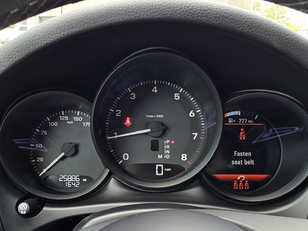 Certified 2024 Porsche Macan Turbo AWD/4WD image 13