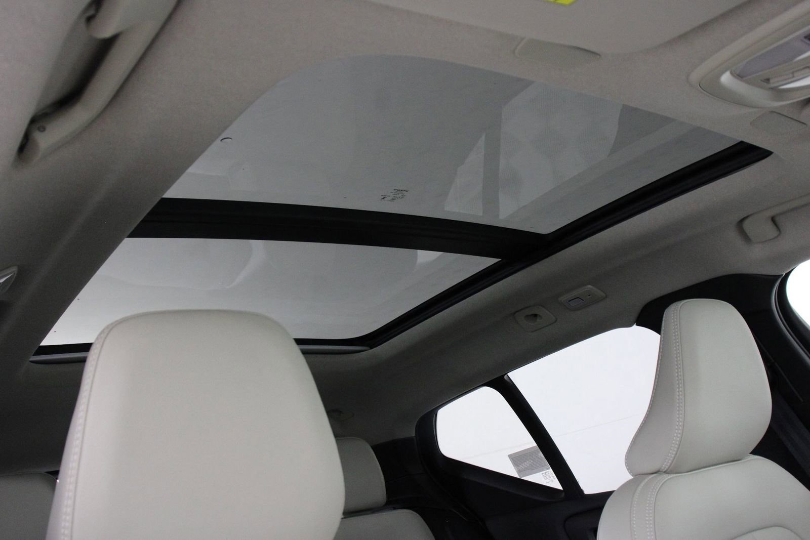 Used 2026 Volvo XC40 B5 Plus w/ Protection Package Premier AWD/4WD image 23