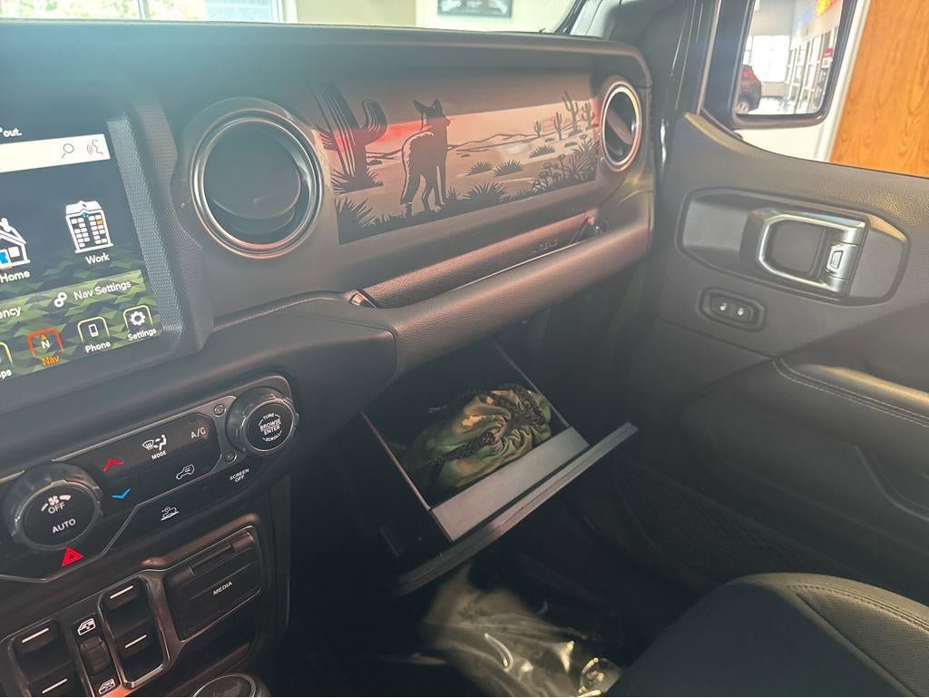 Used 2021 Jeep Wrangler Unlimited Sahara w/ Uconnect 4C Nav & Sound Group AWD/4WD image 26