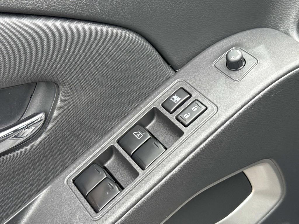 Used 2024 Nissan Frontier SV w/ SV Convenience Package RWD image 18