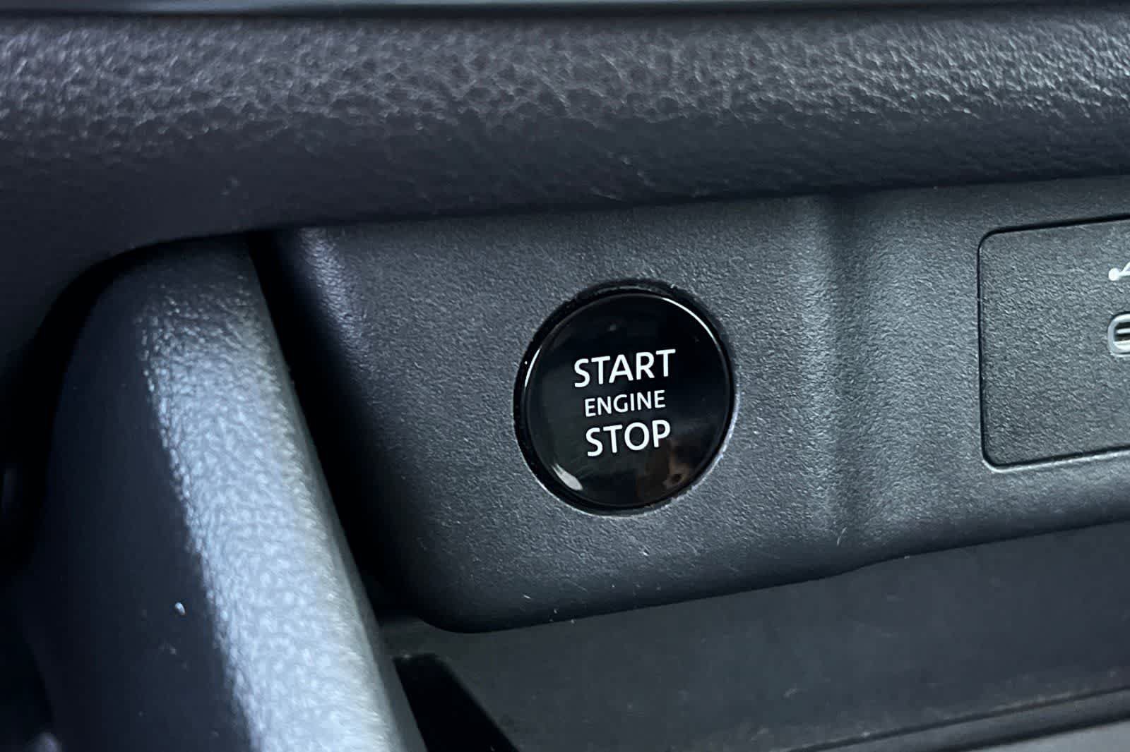 Used 2024 Nissan Rogue SV AWD/4WD image 28