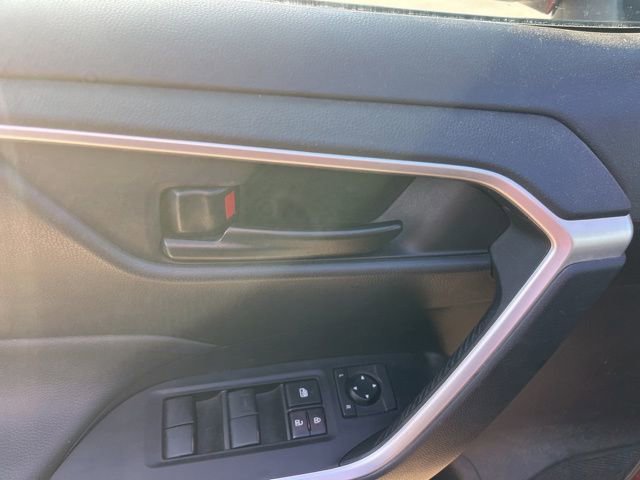 Used 2021 Toyota RAV4 LE FWD image 12