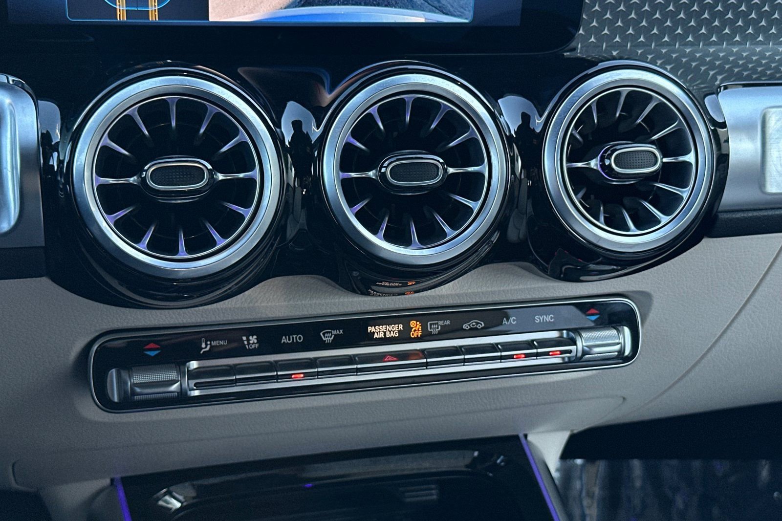 Certified 2025 Mercedes-Benz GLB 250 image 19