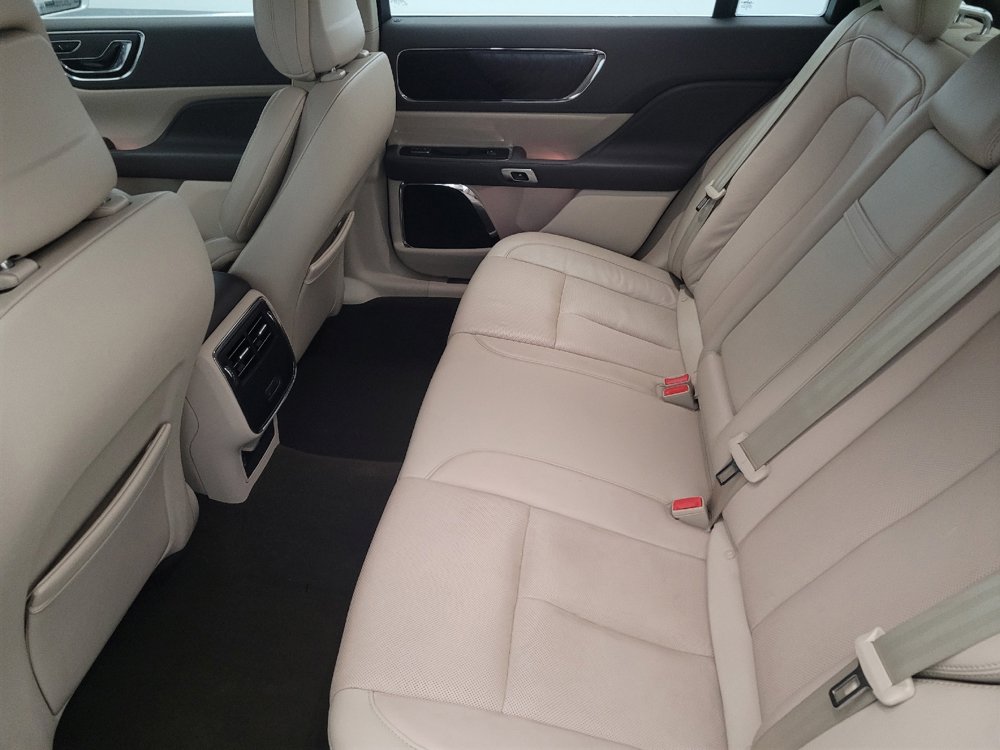 Used 2019 Lincoln Continental Select w/ Continental Climate Package image 18