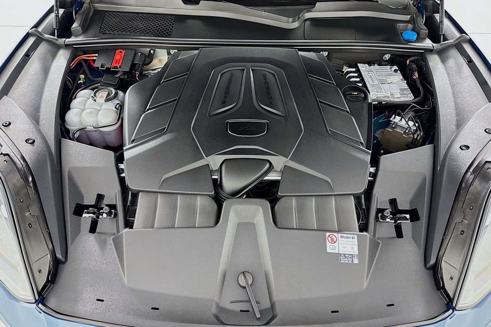 Used 2024 Porsche Cayenne AWD/4WD image 10