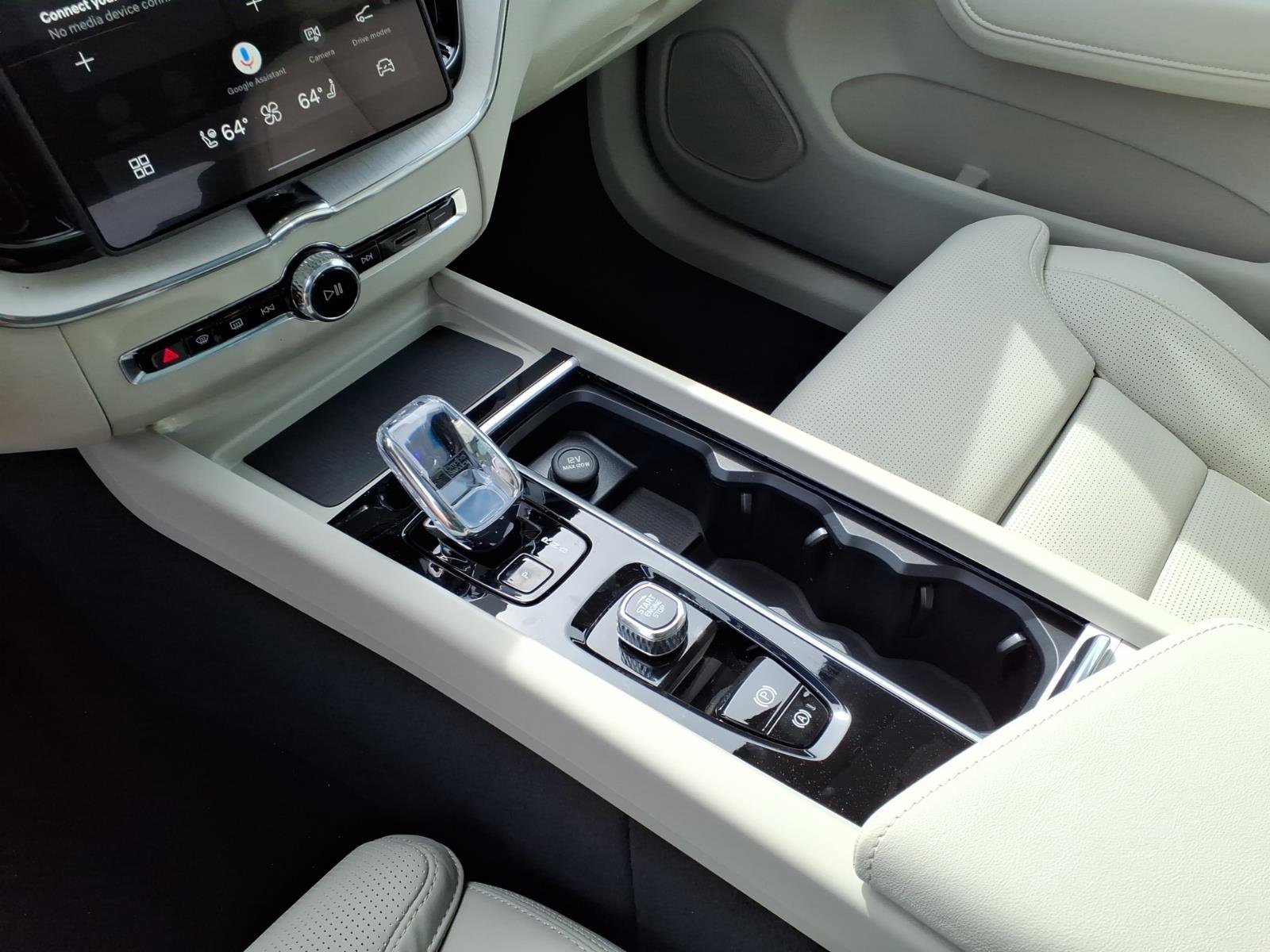 New 2026 Volvo XC60 B5 Ultra w/ Protection Package Premier image 18