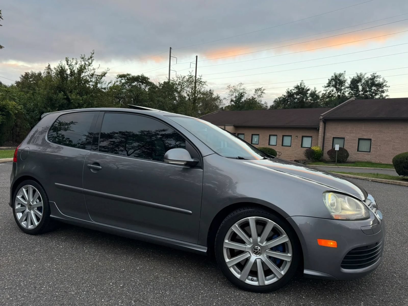 Used 2008 Volkswagen R32 AWD/4WD image 4