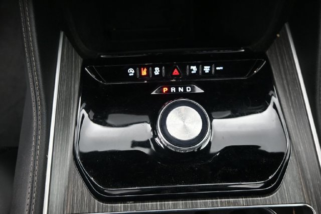 Used 2024 Jeep Wagoneer L Series II RWD image 24