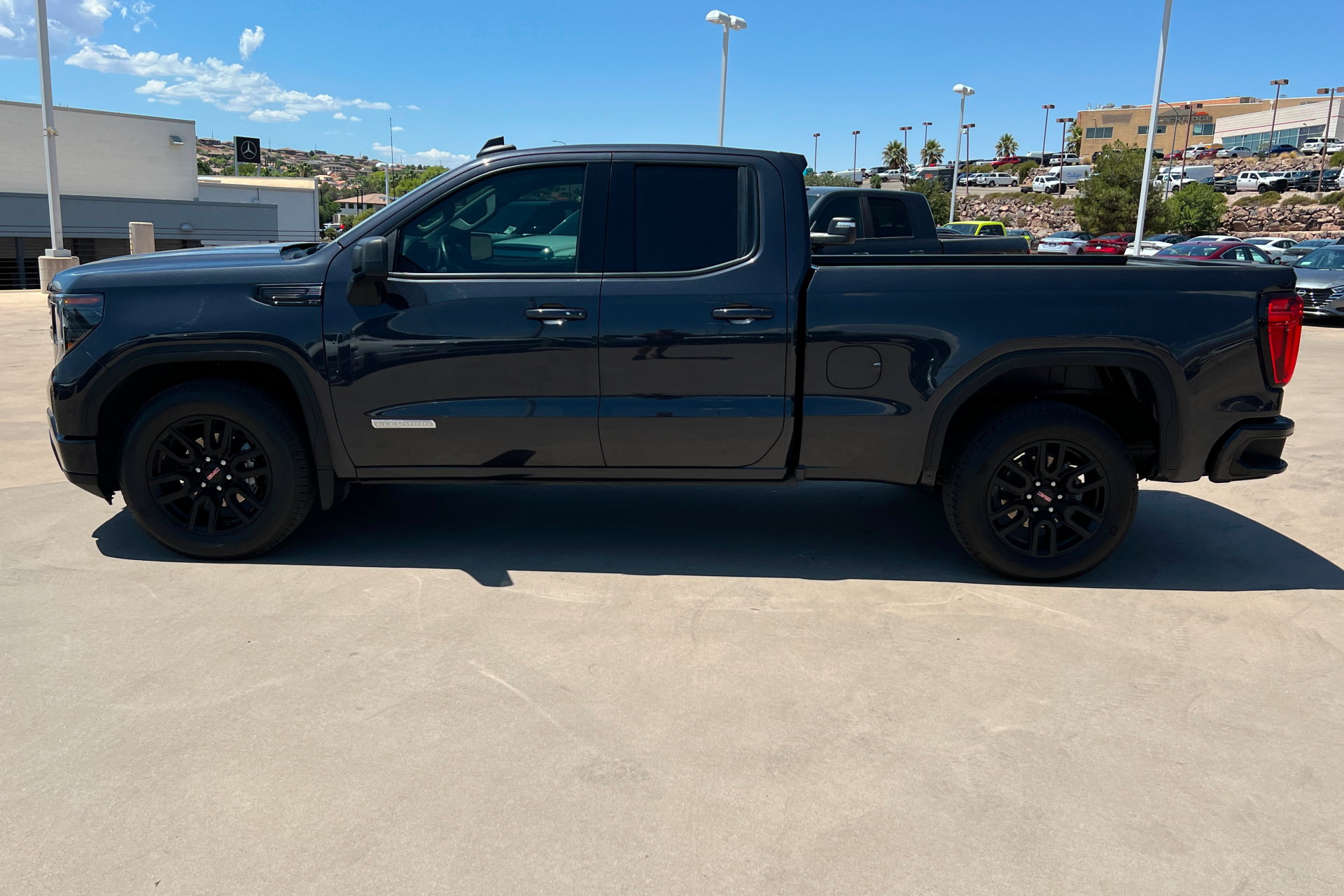 Used 2024 GMC Sierra 1500 Elevation RWD image 2