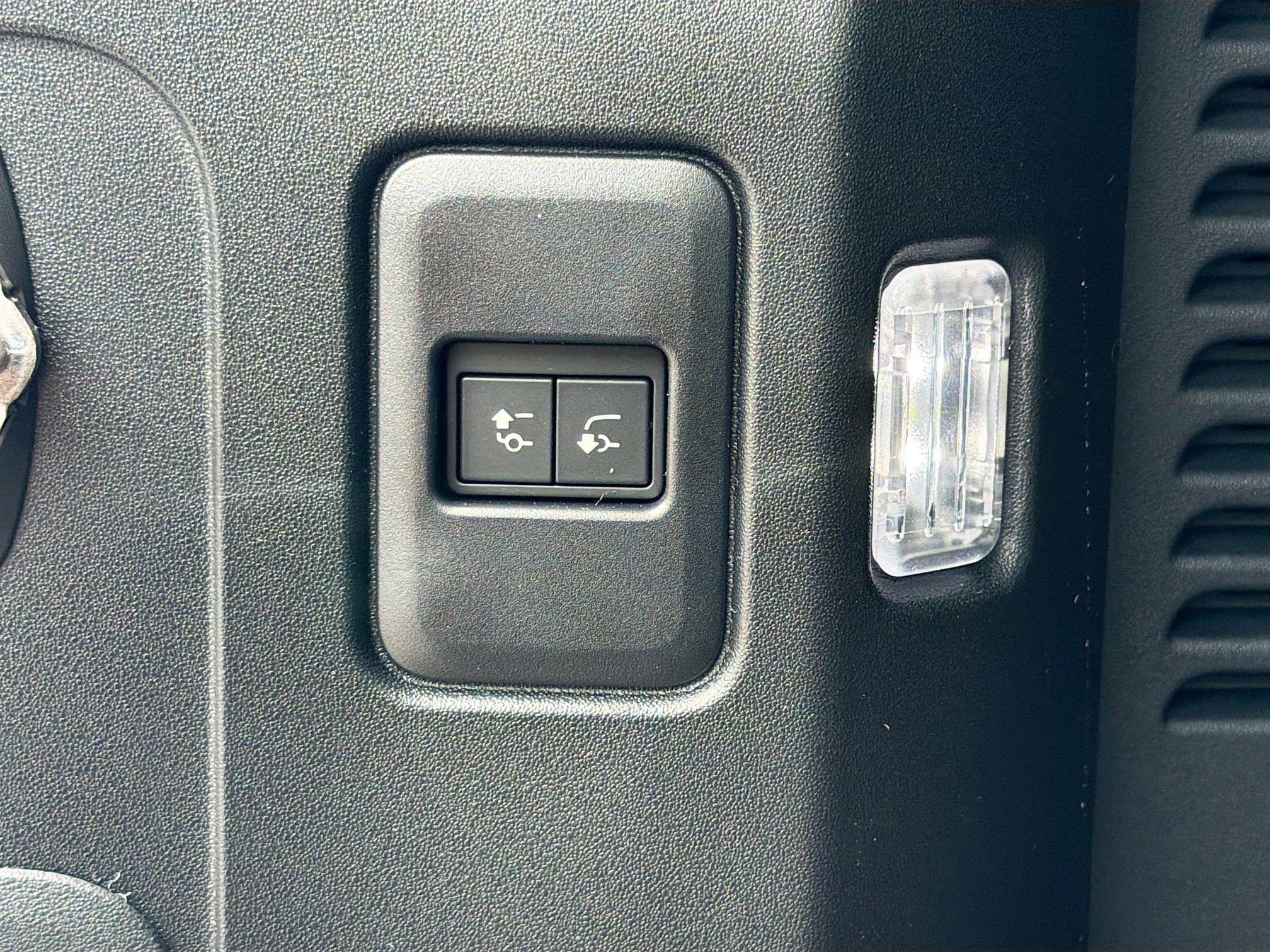New 2026 Land Rover Defender 130 X-Dynamic SE AWD/4WD image 45