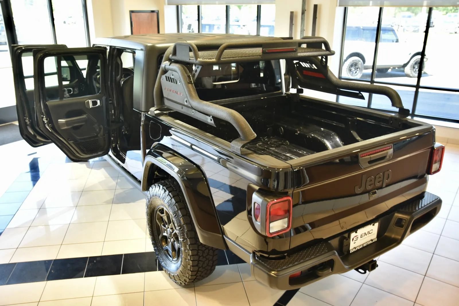 Used 2021 Jeep Gladiator Sport AWD/4WD image 9