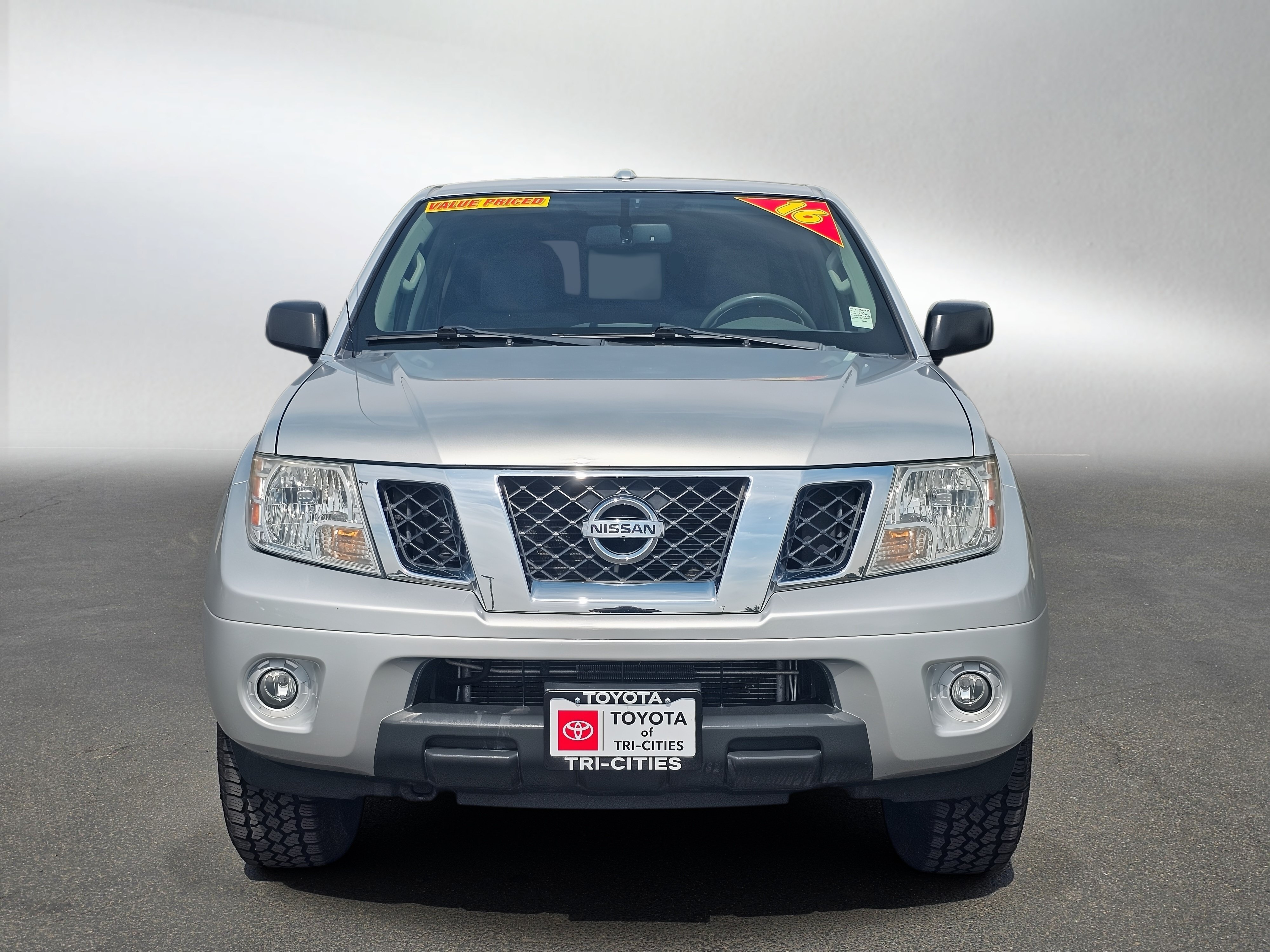 Used 2016 Nissan Frontier SV w/ SV Value Truck Package AWD/4WD image 8
