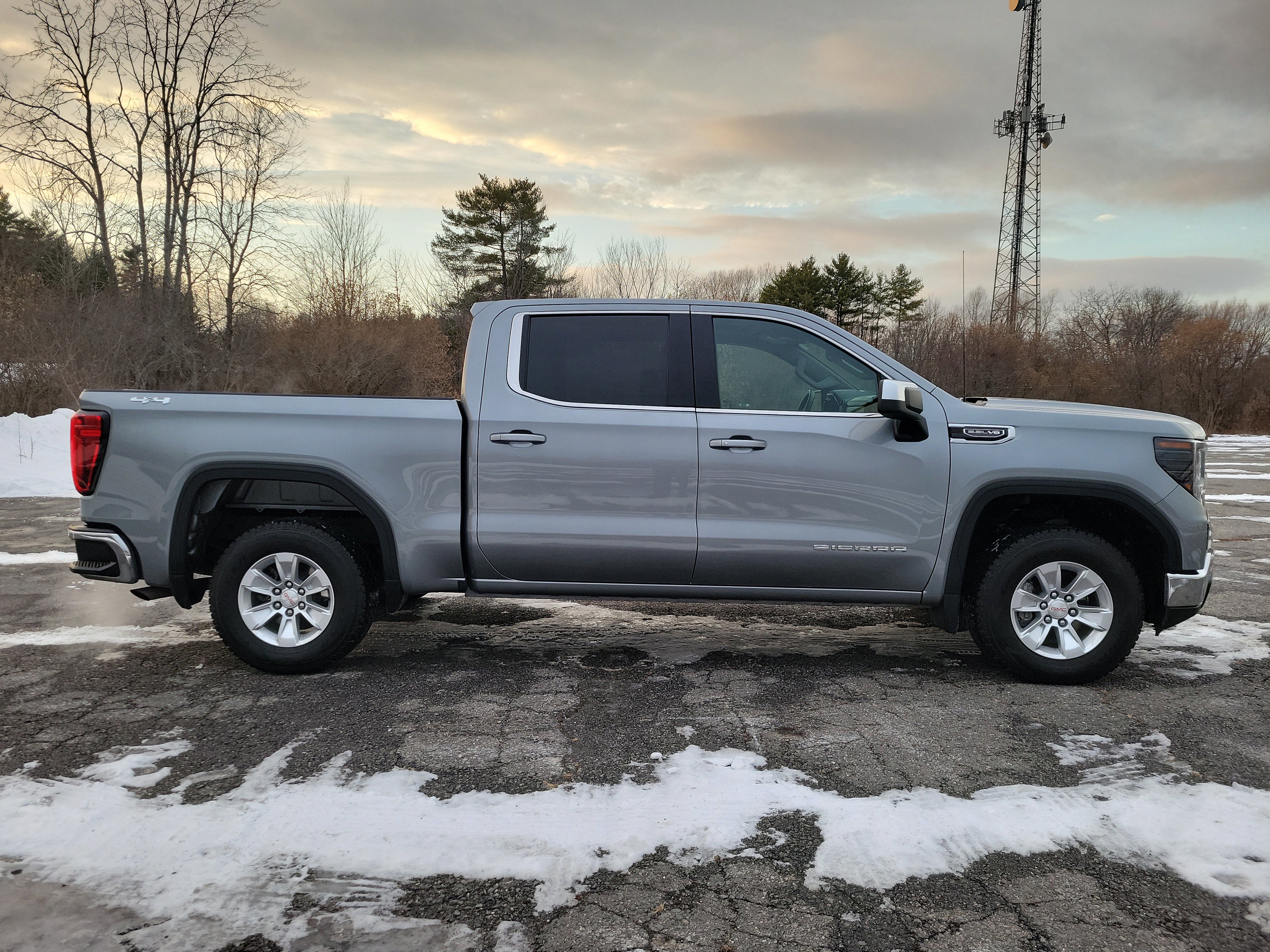 Used 2024 GMC Sierra 1500 SLE image 4