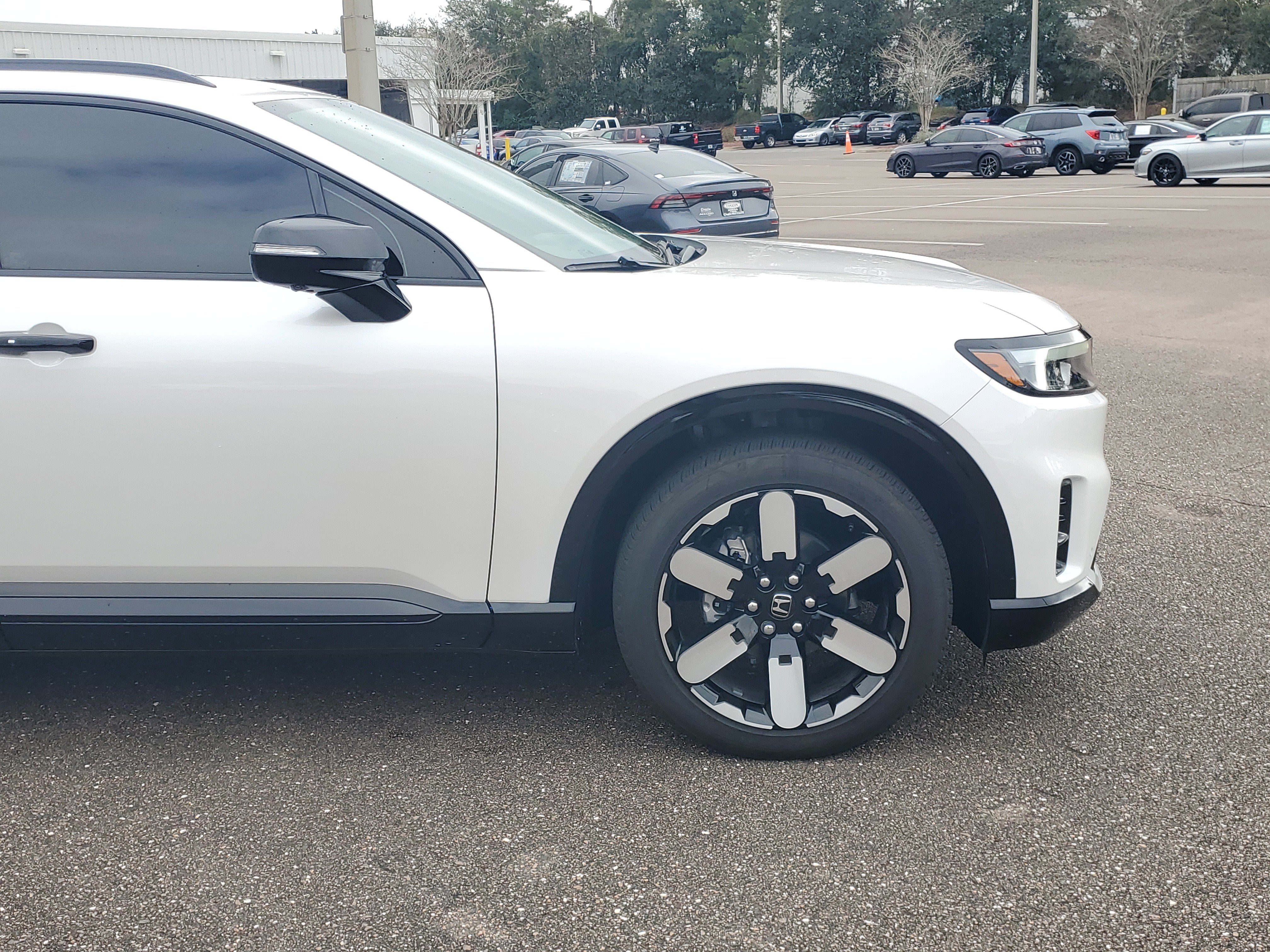 Certified 2025 Honda Prologue Elite image 18