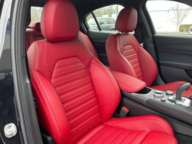 Used 2024 Alfa Romeo Giulia Quadrifoglio image 4