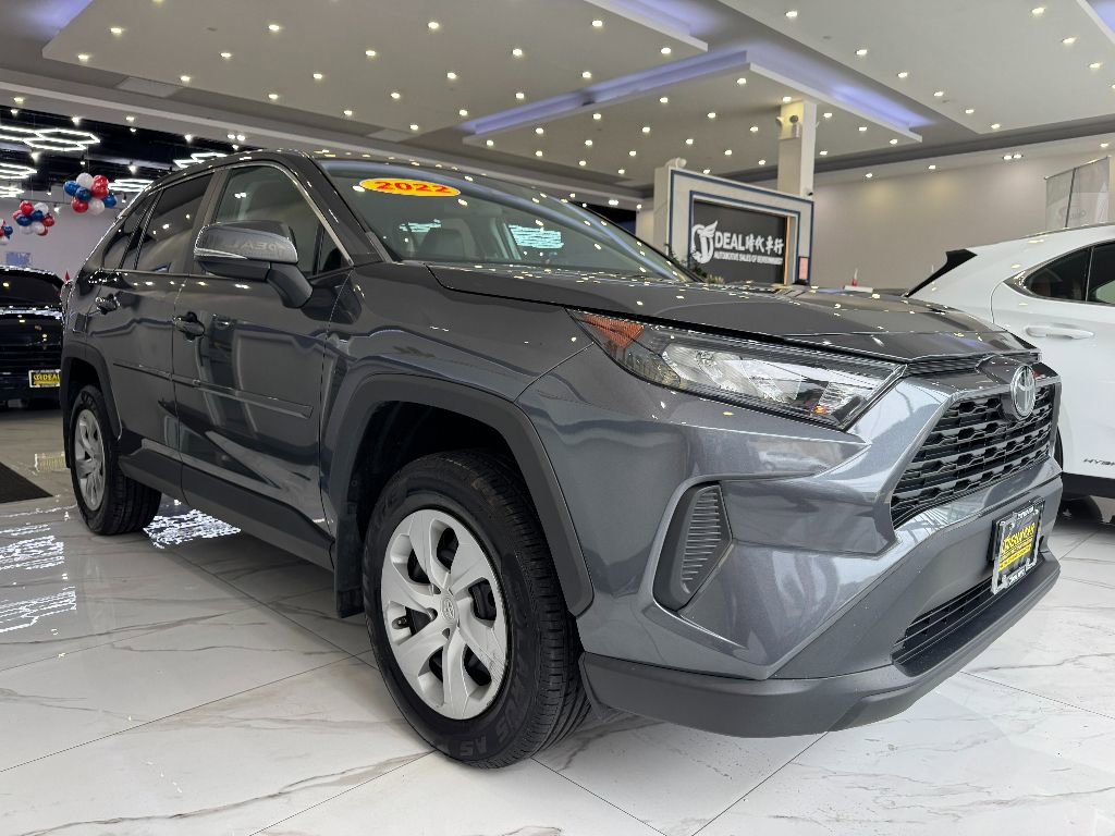 Used 2022 Toyota RAV4 LE image 3