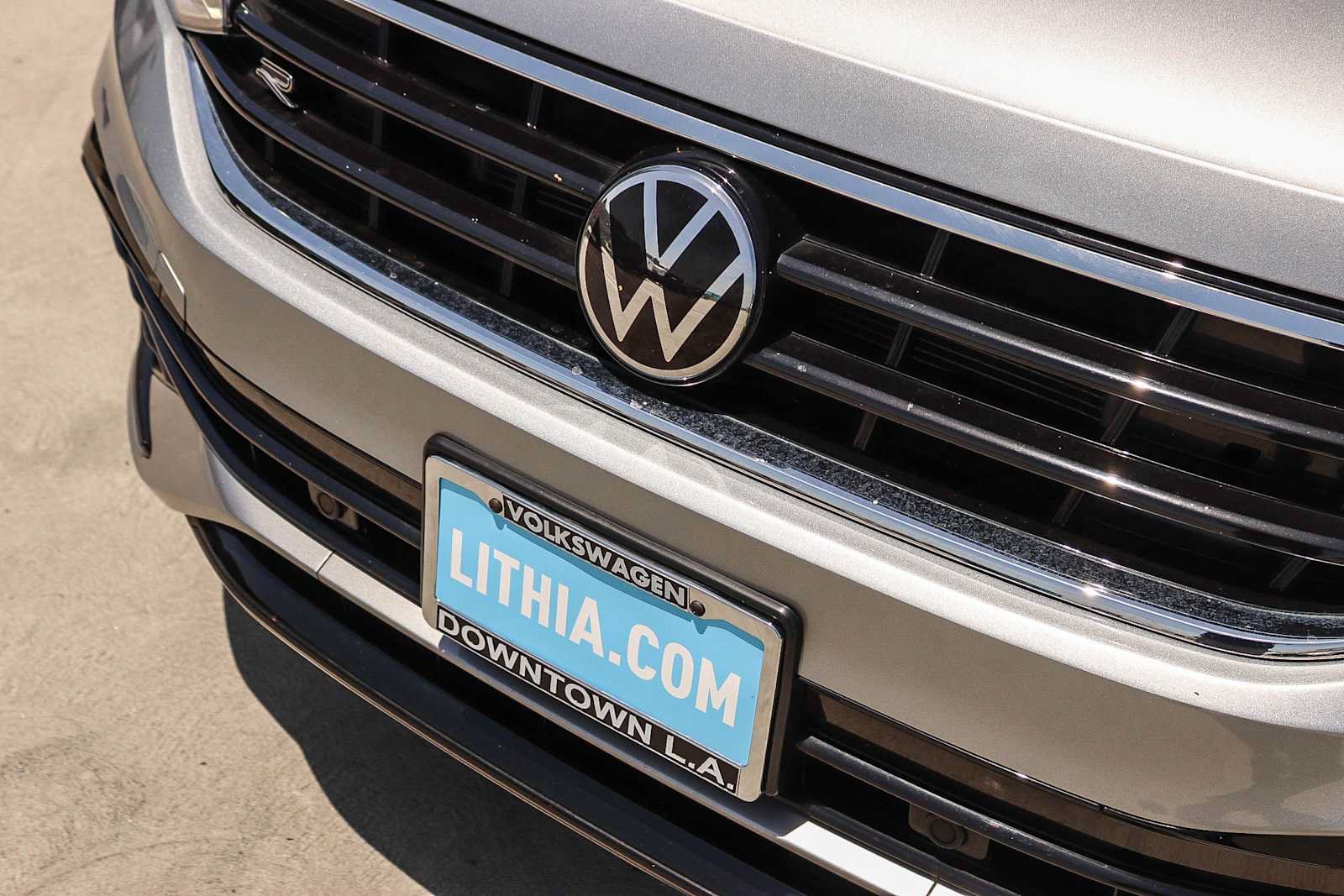 Certified 2023 Volkswagen Tiguan SE R-Line FWD image 8