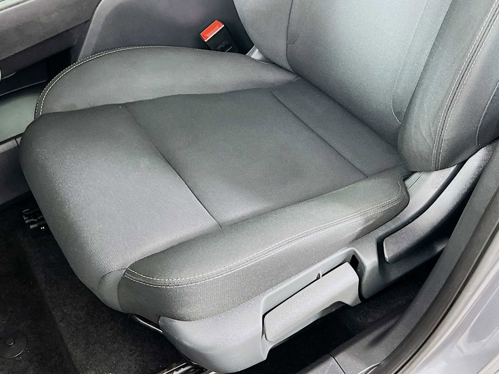 Used 2023 Nissan Rogue S image 19