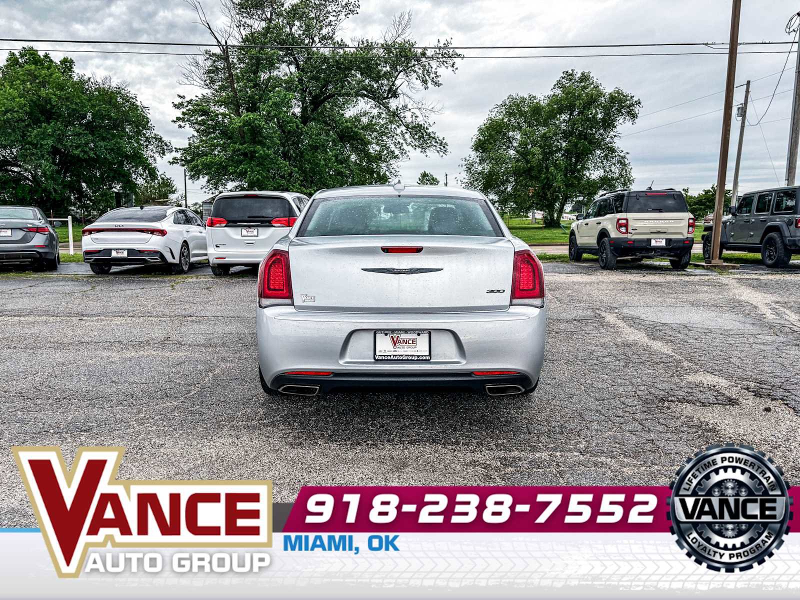 Used 2022 Chrysler 300 Touring w/ Sport Appearance Package RWD image 7