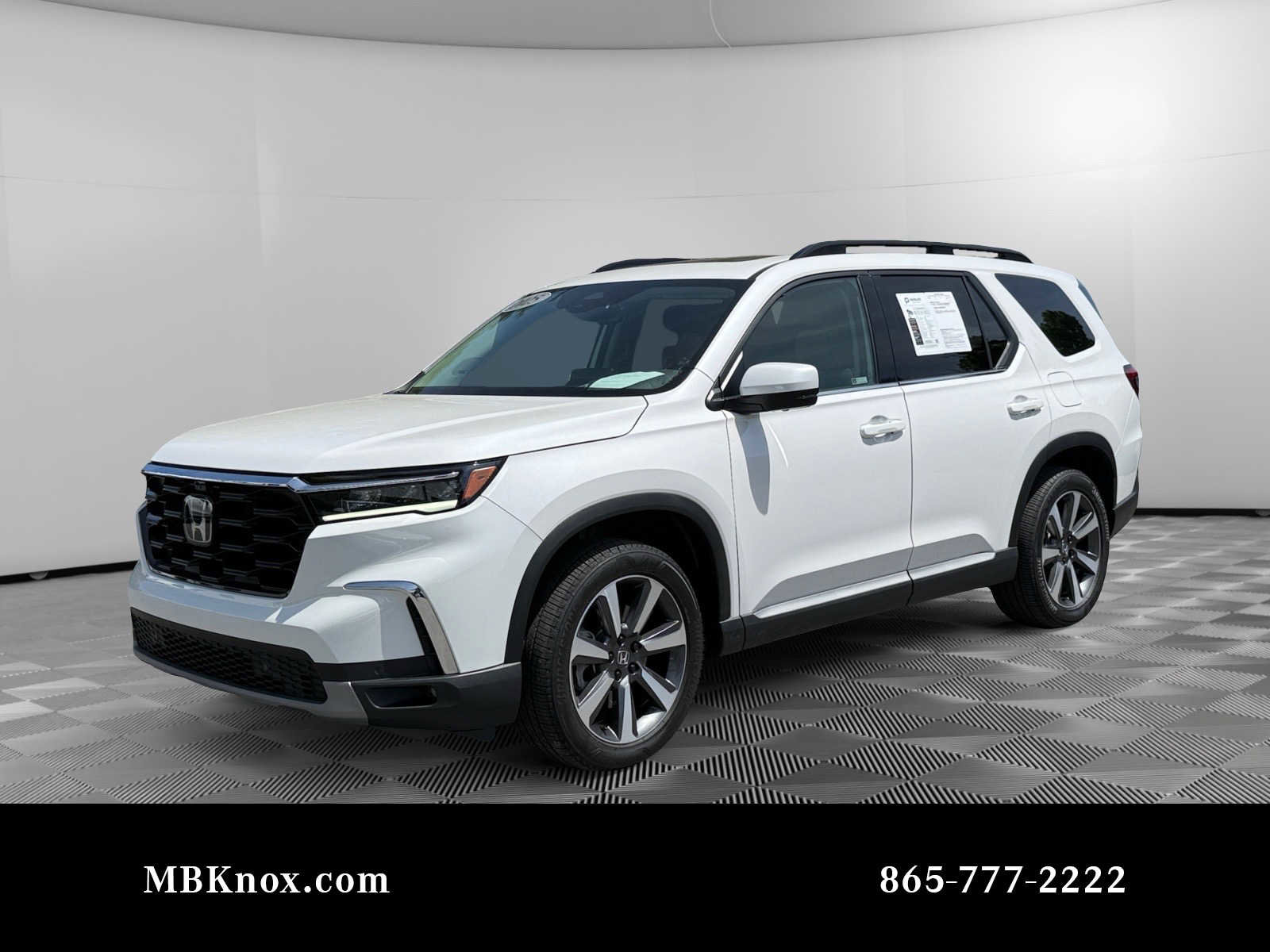 Used 2025 Honda Pilot Elite image 1