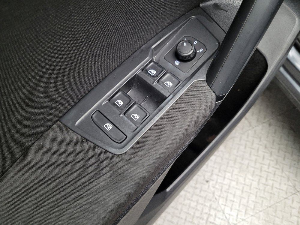 Used 2019 Volkswagen Tiguan S image 27