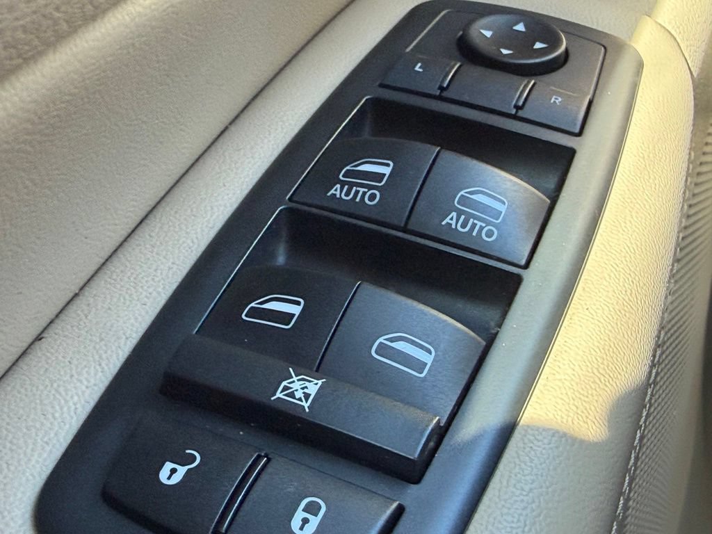 Used 2019 Jeep Grand Cherokee Limited w/ Trailer Tow Group IV AWD/4WD image 16