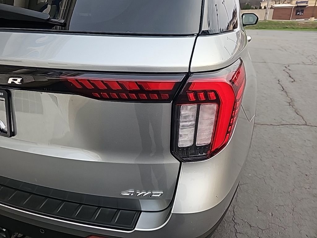 Used 2025 Ford Explorer Active w/ Active Comfort Package AWD/4WD image 6