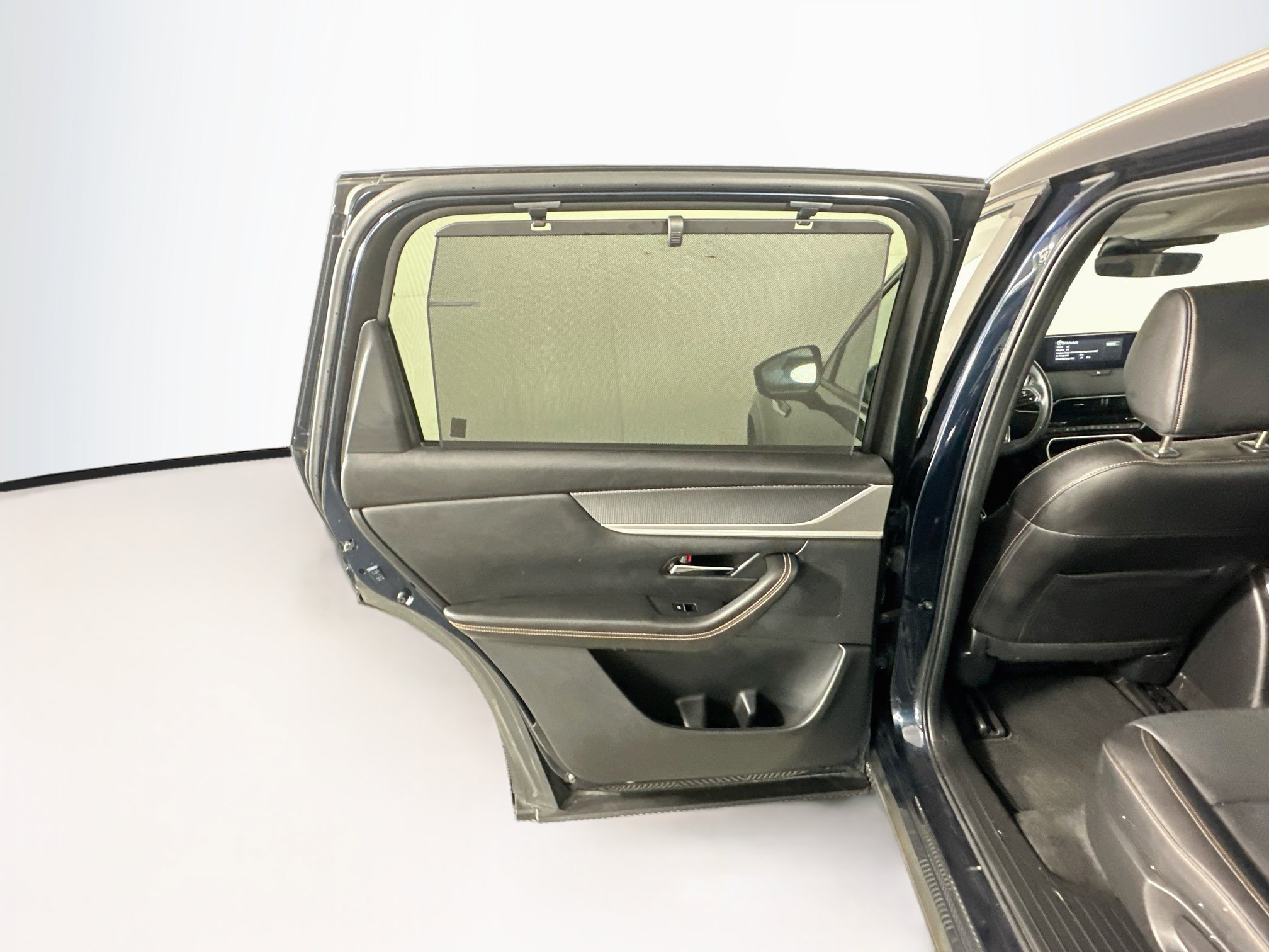 Used 2024 MAZDA CX-90 Plug-In Hybrid w/ Preferred AWD/4WD image 27