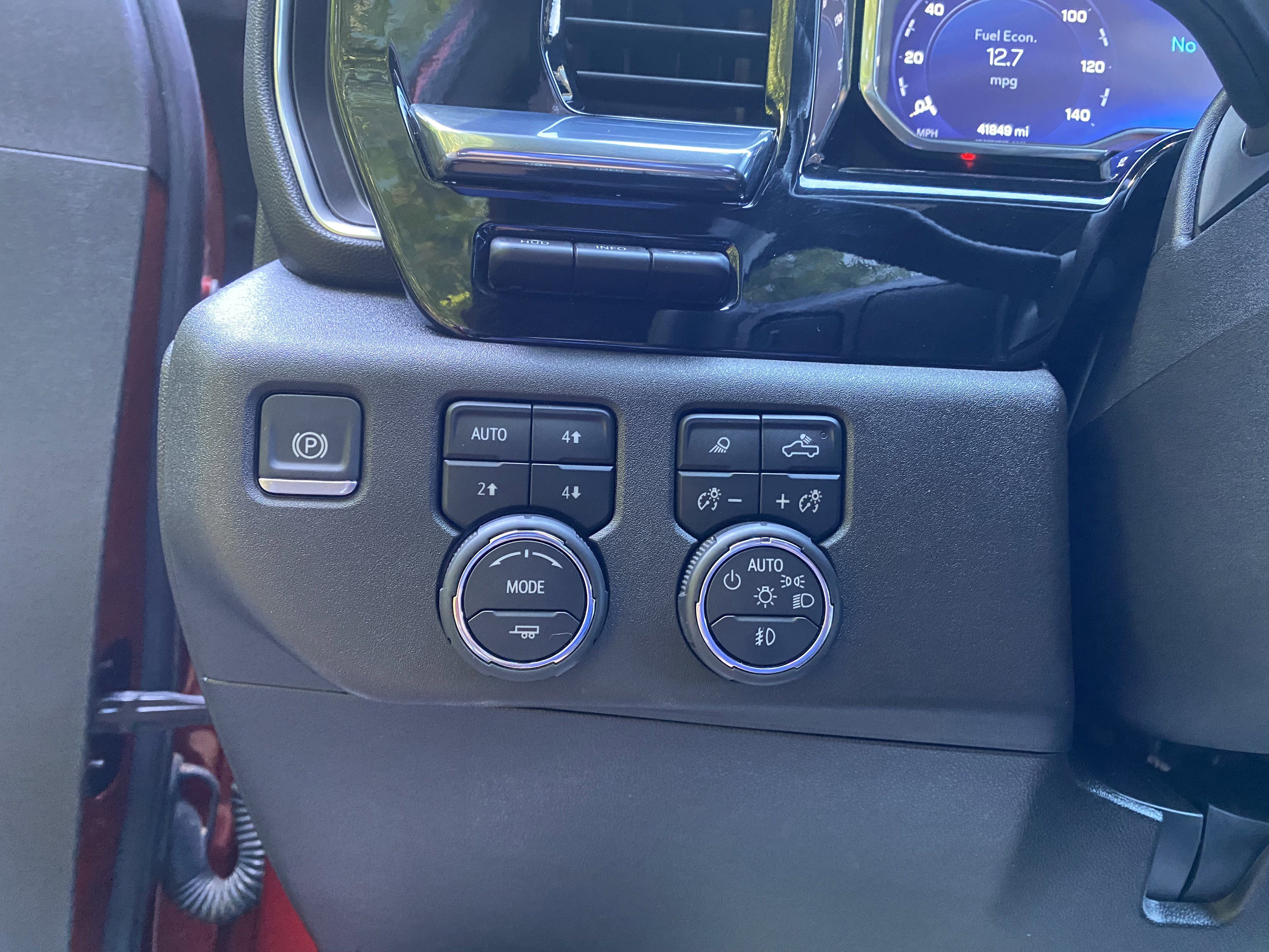 Used 2024 Chevrolet Silverado 2500 High Country w/ Technology Package AWD/4WD image 18