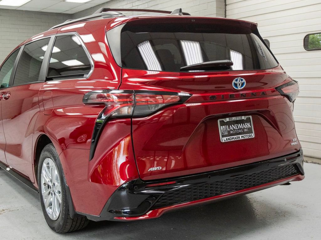 Used 2022 Toyota Sienna XSE w/ XSE Plus Package AWD/4WD image 40