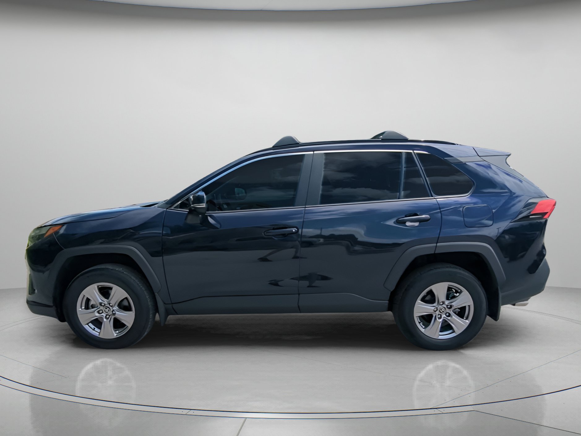 Used 2025 Toyota RAV4 XLE w/ Convenience Package FWD image 18